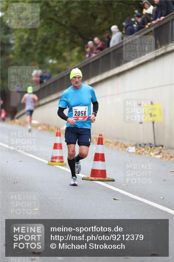 05.10.2025 - 20. swb-Marathon Bremen Michael Strokosch http://msf.ph/oto/9212379 05.10.2025 12:18:19 Laufen 2056 meine-sportfotos.de