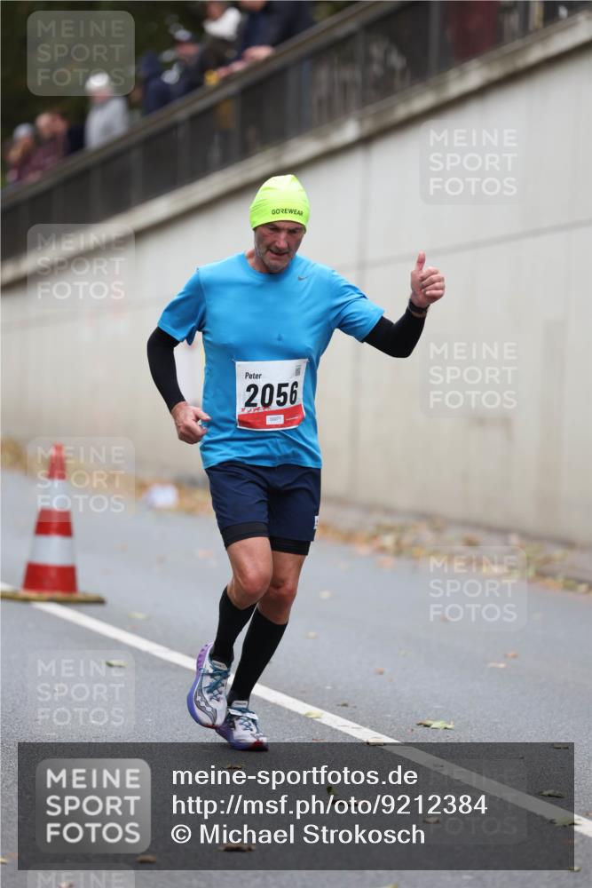 05.10.2025 - 20. swb-Marathon Bremen Michael Strokosch http://msf.ph/oto/9212384 05.10.2025 12:18:21 Laufen 2056 meine-sportfotos.de