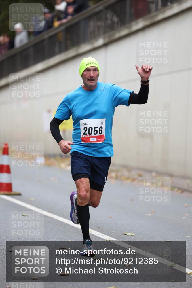 05.10.2025 - 20. swb-Marathon Bremen Michael Strokosch http://msf.ph/oto/9212385 05.10.2025 12:18:21 Laufen 2056, 00271 meine-sportfotos.de