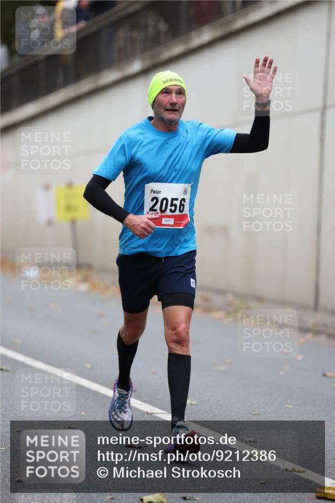 05.10.2025 - 20. swb-Marathon Bremen Michael Strokosch http://msf.ph/oto/9212386 05.10.2025 12:18:21 Laufen 2056, 00271 meine-sportfotos.de