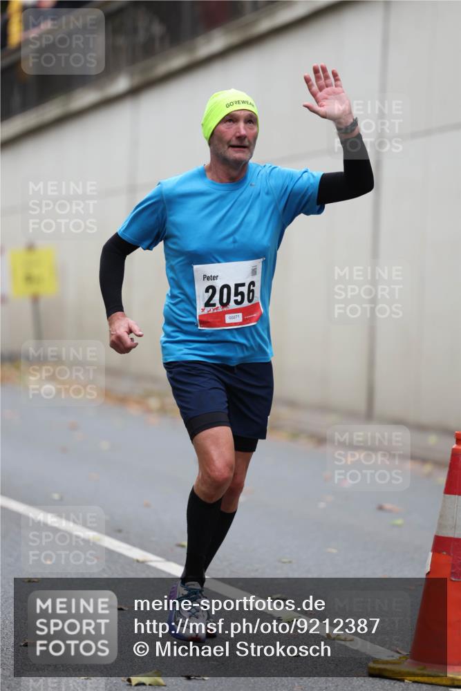 05.10.2025 - 20. swb-Marathon Bremen Michael Strokosch http://msf.ph/oto/9212387 05.10.2025 12:18:22 Laufen 2056, 00271 meine-sportfotos.de