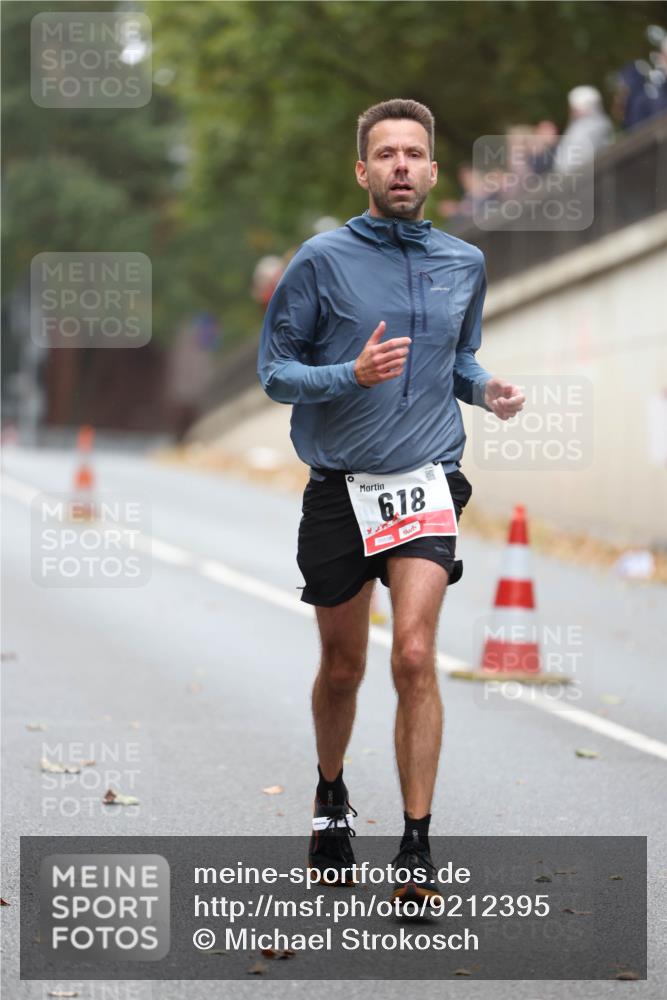 05.10.2025 - 20. swb-Marathon Bremen Michael Strokosch http://msf.ph/oto/9212395 05.10.2025 12:18:42 Laufen 6, 18, 00536 meine-sportfotos.de