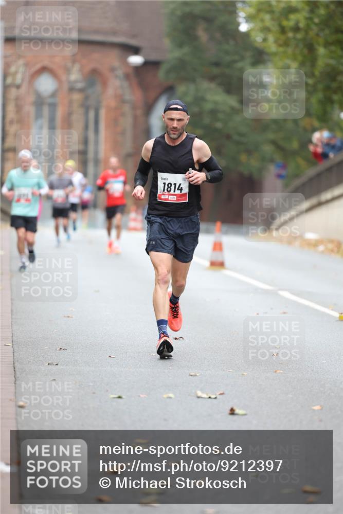 05.10.2025 - 20. swb-Marathon Bremen Michael Strokosch http://msf.ph/oto/9212397 05.10.2025 12:18:44 Laufen 1814 meine-sportfotos.de