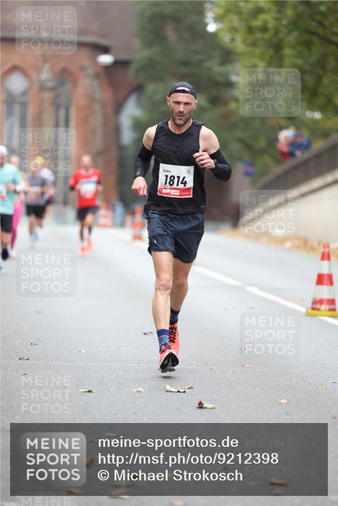 05.10.2025 - 20. swb-Marathon Bremen Michael Strokosch http://msf.ph/oto/9212398 05.10.2025 12:18:45 Laufen 1814 meine-sportfotos.de