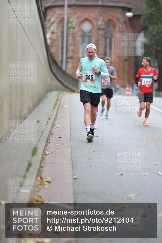 05.10.2025 - 20. swb-Marathon Bremen Michael Strokosch http://msf.ph/oto/9212404 05.10.2025 12:18:49 Laufen 1665, 2133 meine-sportfotos.de