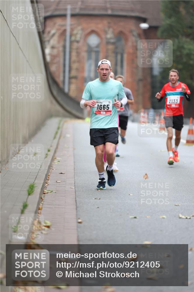 05.10.2025 - 20. swb-Marathon Bremen Michael Strokosch http://msf.ph/oto/9212405 05.10.2025 12:18:50 Laufen 2133, 1665 meine-sportfotos.de