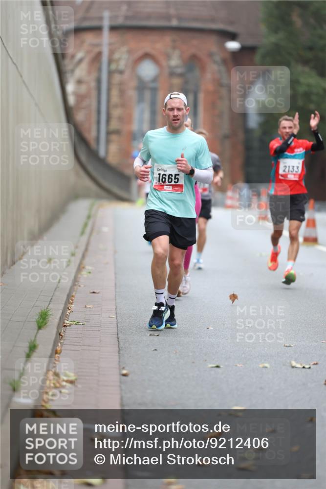 05.10.2025 - 20. swb-Marathon Bremen Michael Strokosch http://msf.ph/oto/9212406 05.10.2025 12:18:50 Laufen 1665, 2133 meine-sportfotos.de