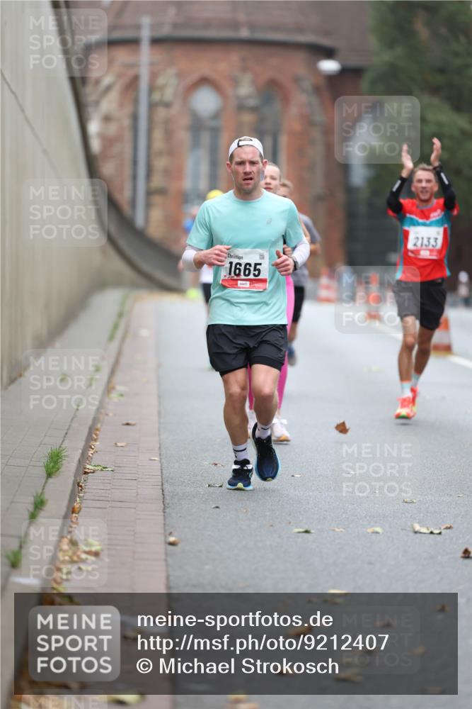 05.10.2025 - 20. swb-Marathon Bremen Michael Strokosch http://msf.ph/oto/9212407 05.10.2025 12:18:51 Laufen 1665, 2133 meine-sportfotos.de