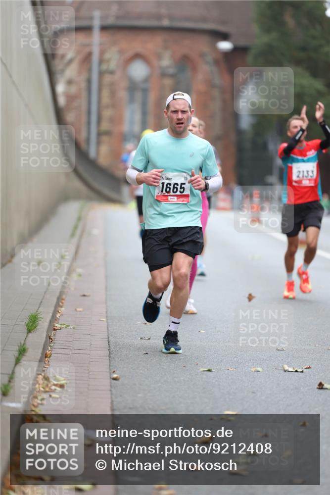 05.10.2025 - 20. swb-Marathon Bremen Michael Strokosch http://msf.ph/oto/9212408 05.10.2025 12:18:51 Laufen 1665, 2133 meine-sportfotos.de
