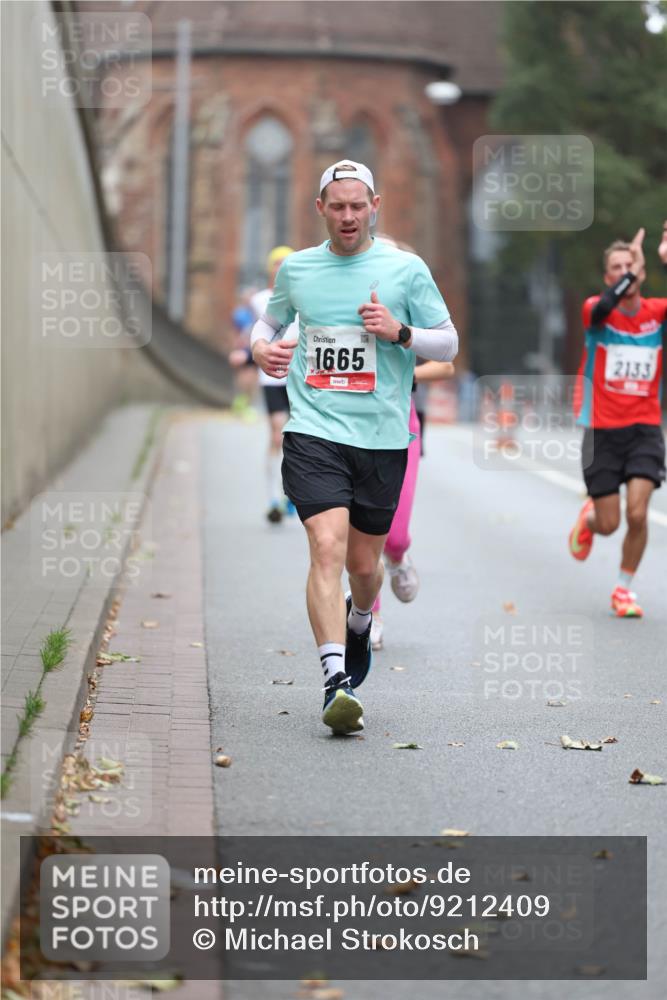 05.10.2025 - 20. swb-Marathon Bremen Michael Strokosch http://msf.ph/oto/9212409 05.10.2025 12:18:51 Laufen 1665, 2133 meine-sportfotos.de
