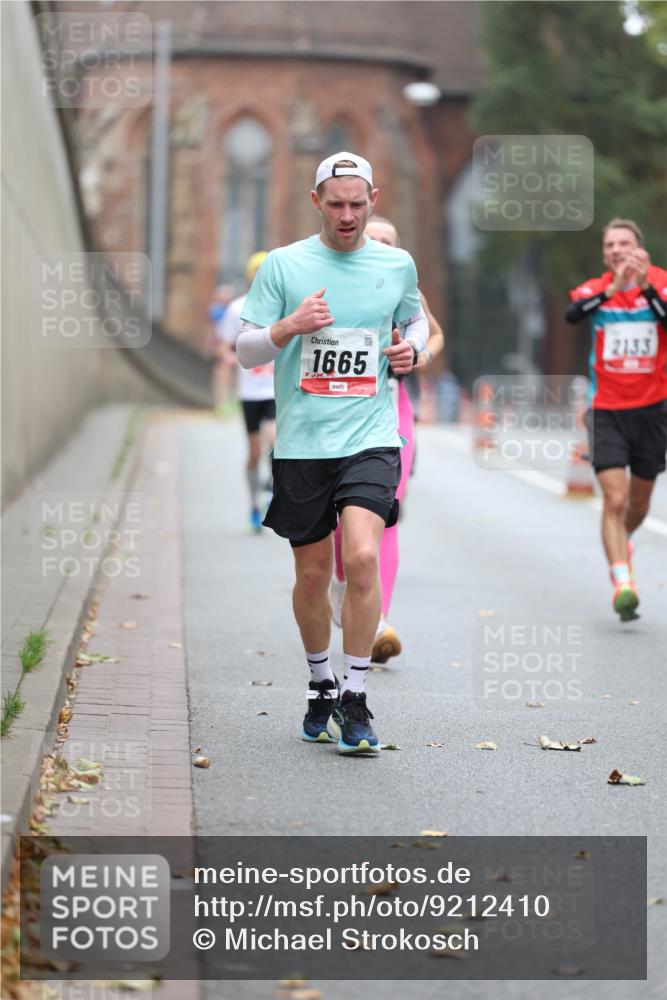 05.10.2025 - 20. swb-Marathon Bremen Michael Strokosch http://msf.ph/oto/9212410 05.10.2025 12:18:51 Laufen 1665, 2133 meine-sportfotos.de