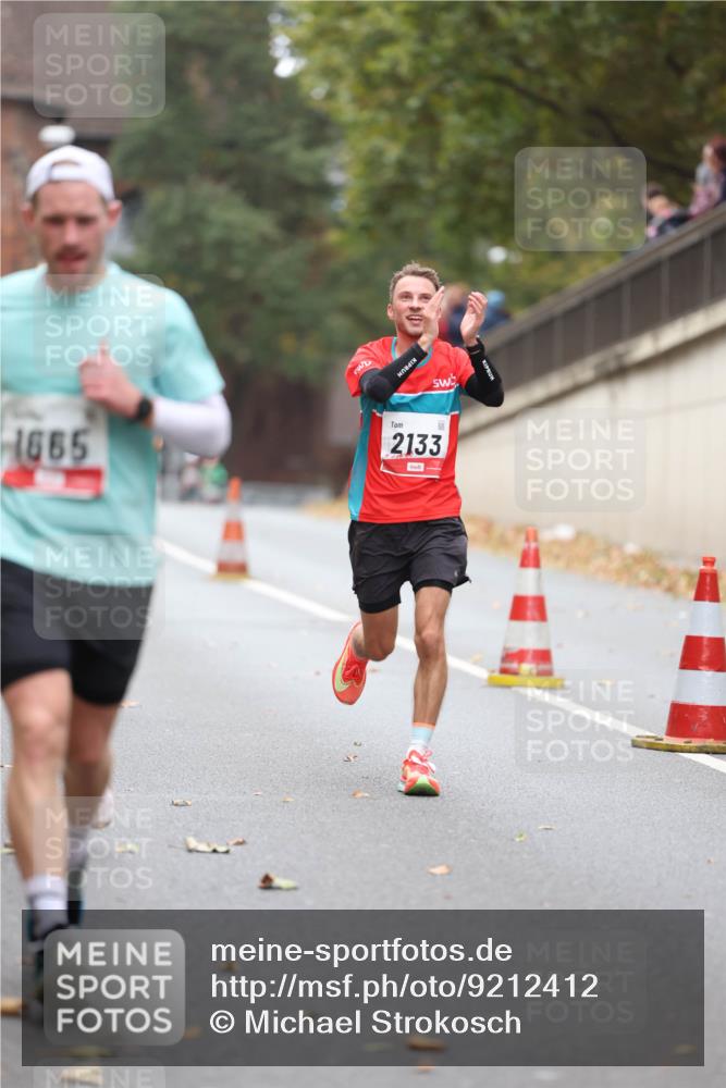 05.10.2025 - 20. swb-Marathon Bremen Michael Strokosch http://msf.ph/oto/9212412 05.10.2025 12:18:53 Laufen 1665, 2133 meine-sportfotos.de