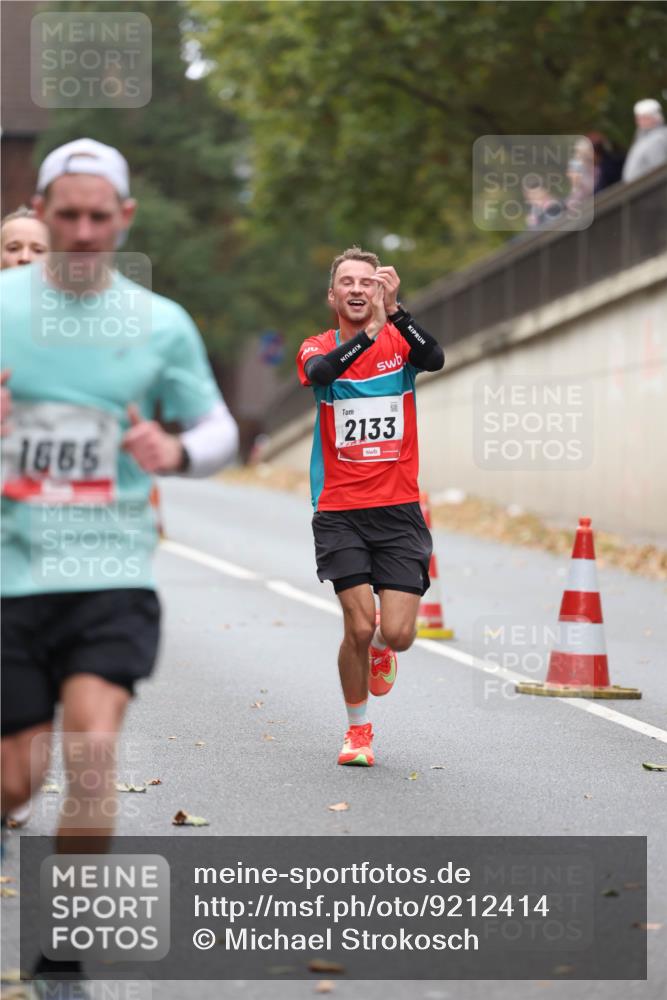 05.10.2025 - 20. swb-Marathon Bremen Michael Strokosch http://msf.ph/oto/9212414 05.10.2025 12:18:53 Laufen 1665, 2133 meine-sportfotos.de