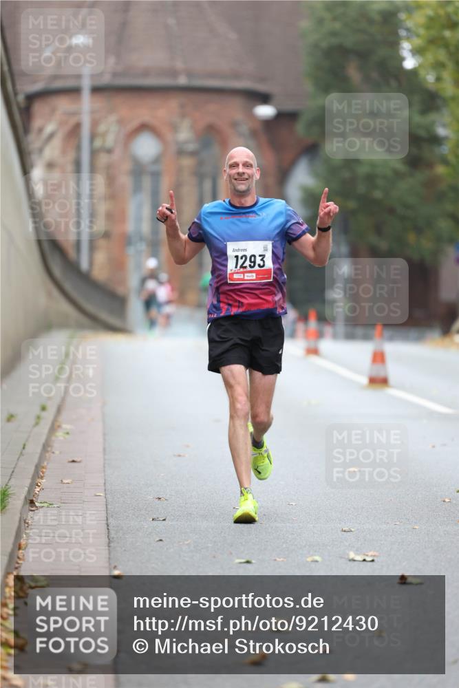 05.10.2025 - 20. swb-Marathon Bremen Michael Strokosch http://msf.ph/oto/9212430 05.10.2025 12:19:08 Laufen 1293 meine-sportfotos.de