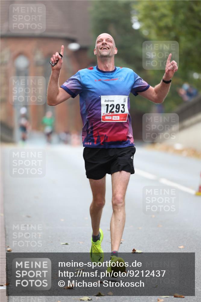 05.10.2025 - 20. swb-Marathon Bremen Michael Strokosch http://msf.ph/oto/9212437 05.10.2025 12:19:09 Laufen 19, 024, 1293, 01588 meine-sportfotos.de