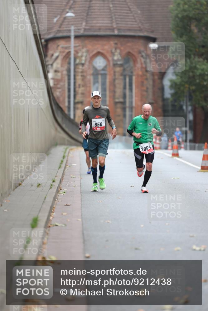 05.10.2025 - 20. swb-Marathon Bremen Michael Strokosch http://msf.ph/oto/9212438 05.10.2025 12:19:23 Laufen 650, 2054, 96 meine-sportfotos.de
