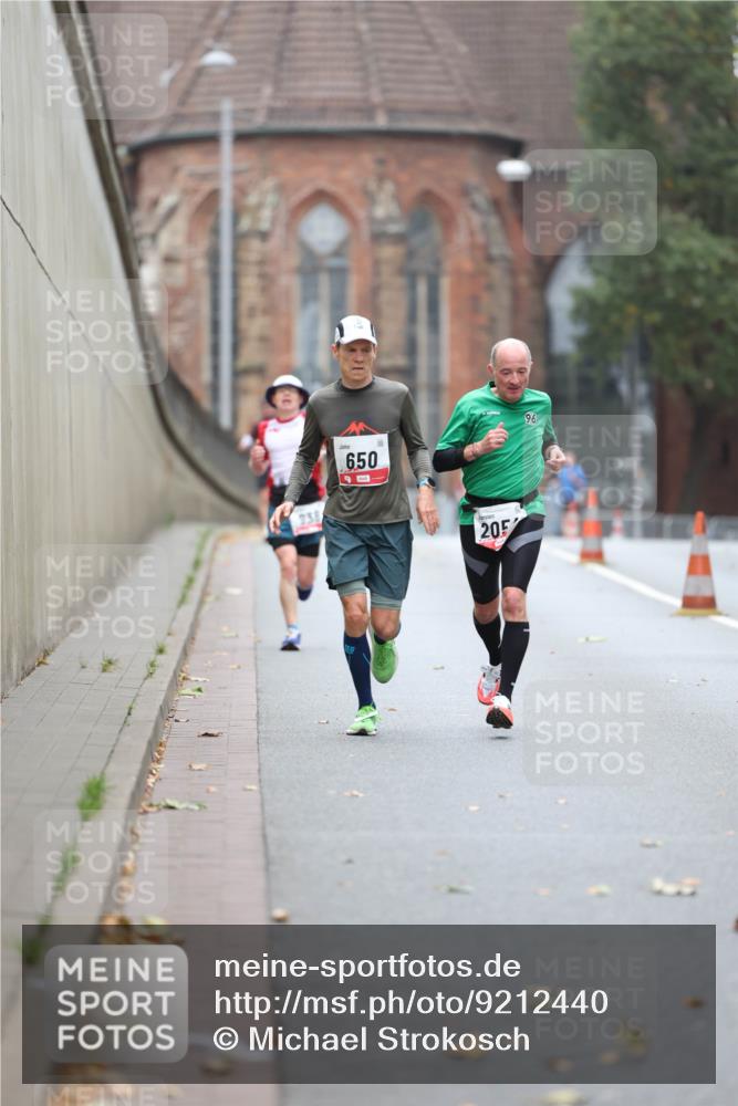 05.10.2025 - 20. swb-Marathon Bremen Michael Strokosch http://msf.ph/oto/9212440 05.10.2025 12:19:25 Laufen 238, 650, 96, 205 meine-sportfotos.de