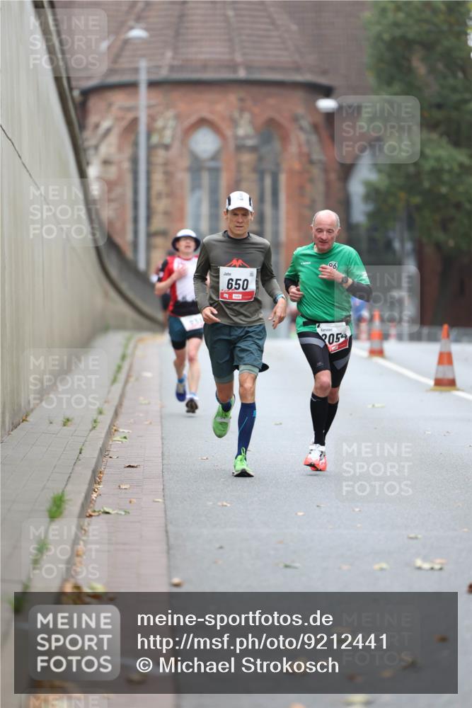 05.10.2025 - 20. swb-Marathon Bremen Michael Strokosch http://msf.ph/oto/9212441 05.10.2025 12:19:25 Laufen 231, 650, 06, 2054 meine-sportfotos.de