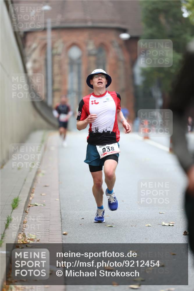 05.10.2025 - 20. swb-Marathon Bremen Michael Strokosch http://msf.ph/oto/9212454 05.10.2025 12:19:30 Laufen 938 meine-sportfotos.de