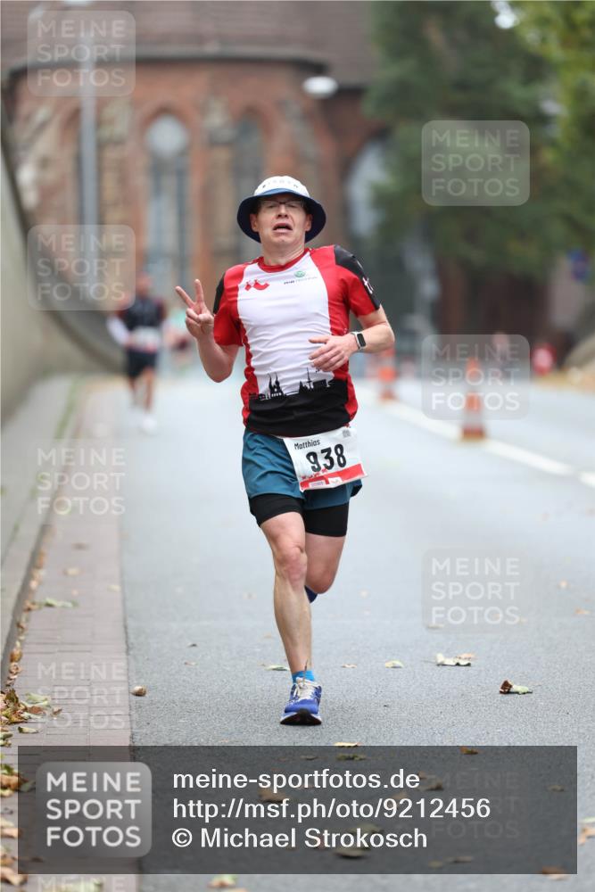 05.10.2025 - 20. swb-Marathon Bremen Michael Strokosch http://msf.ph/oto/9212456 05.10.2025 12:19:30 Laufen 938, 00565 meine-sportfotos.de