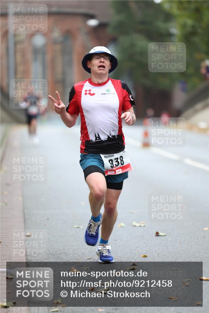 05.10.2025 - 20. swb-Marathon Bremen Michael Strokosch http://msf.ph/oto/9212458 05.10.2025 12:19:31 Laufen 938, 00565 meine-sportfotos.de