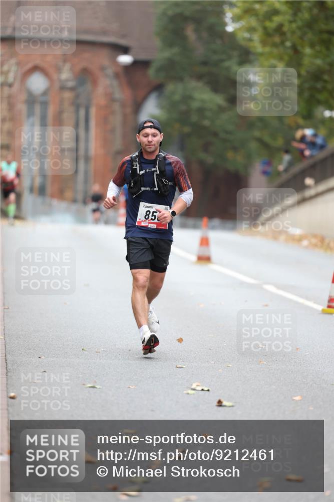 05.10.2025 - 20. swb-Marathon Bremen Michael Strokosch http://msf.ph/oto/9212461 05.10.2025 12:19:39 Laufen 85 meine-sportfotos.de