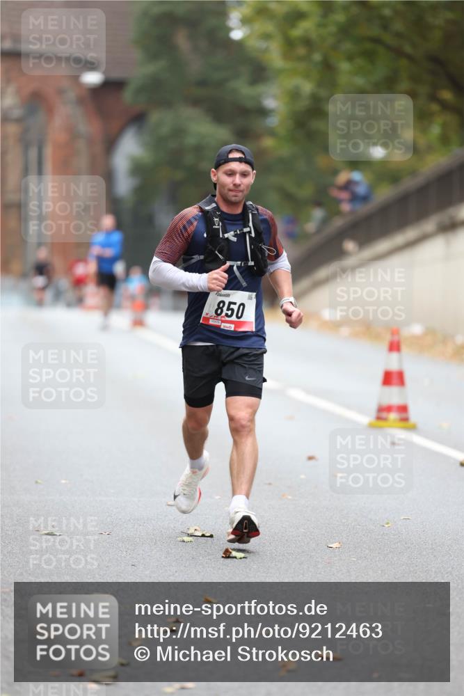 05.10.2025 - 20. swb-Marathon Bremen Michael Strokosch http://msf.ph/oto/9212463 05.10.2025 12:19:40 Laufen 850 meine-sportfotos.de