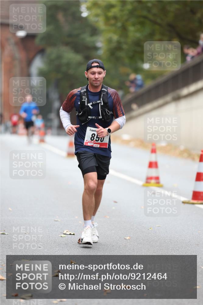 05.10.2025 - 20. swb-Marathon Bremen Michael Strokosch http://msf.ph/oto/9212464 05.10.2025 12:19:40 Laufen 850, 00478 meine-sportfotos.de
