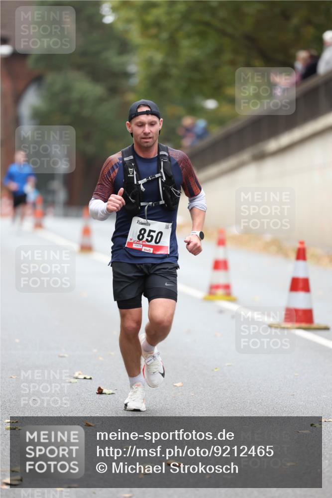 05.10.2025 - 20. swb-Marathon Bremen Michael Strokosch http://msf.ph/oto/9212465 05.10.2025 12:19:40 Laufen 850 meine-sportfotos.de