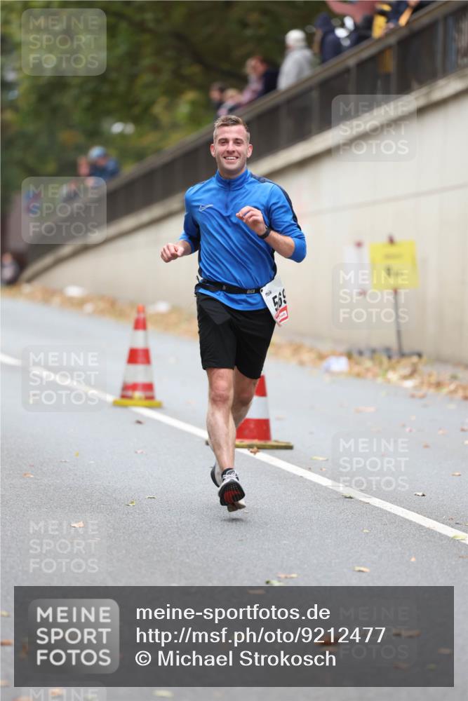 05.10.2025 - 20. swb-Marathon Bremen Michael Strokosch http://msf.ph/oto/9212477 05.10.2025 12:19:51 Laufen  meine-sportfotos.de