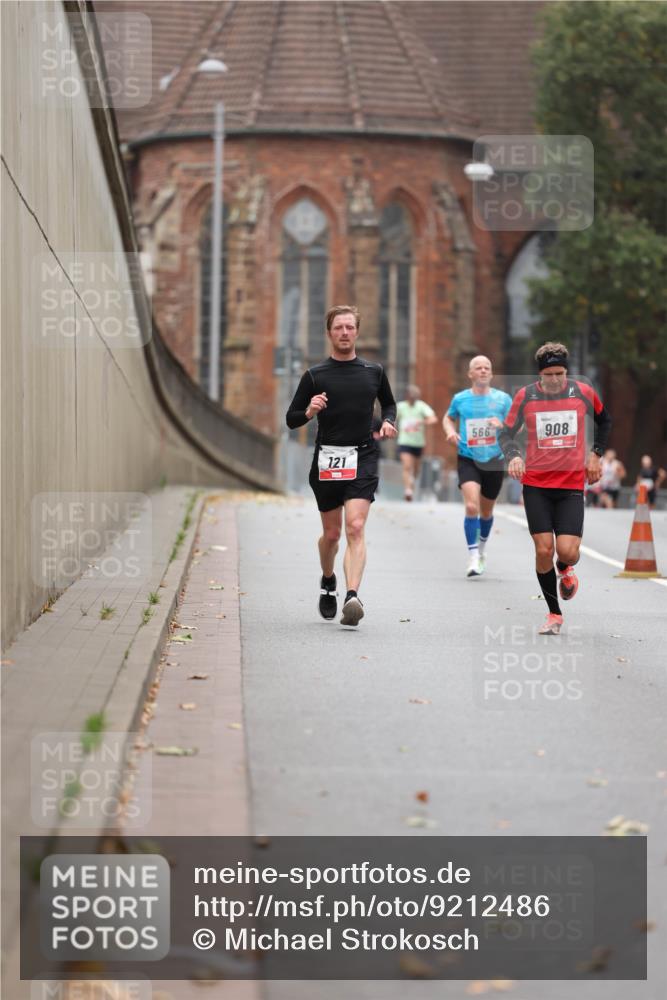 05.10.2025 - 20. swb-Marathon Bremen Michael Strokosch http://msf.ph/oto/9212486 05.10.2025 12:20:02 Laufen 121, 566, 908 meine-sportfotos.de
