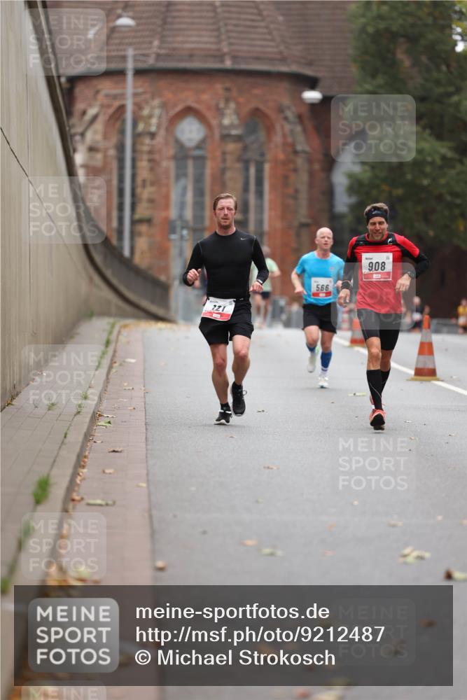 05.10.2025 - 20. swb-Marathon Bremen Michael Strokosch http://msf.ph/oto/9212487 05.10.2025 12:20:02 Laufen 721, 566, 908 meine-sportfotos.de