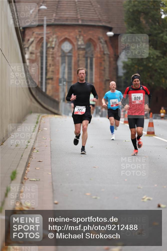 05.10.2025 - 20. swb-Marathon Bremen Michael Strokosch http://msf.ph/oto/9212488 05.10.2025 12:20:03 Laufen 121, 566, 908 meine-sportfotos.de
