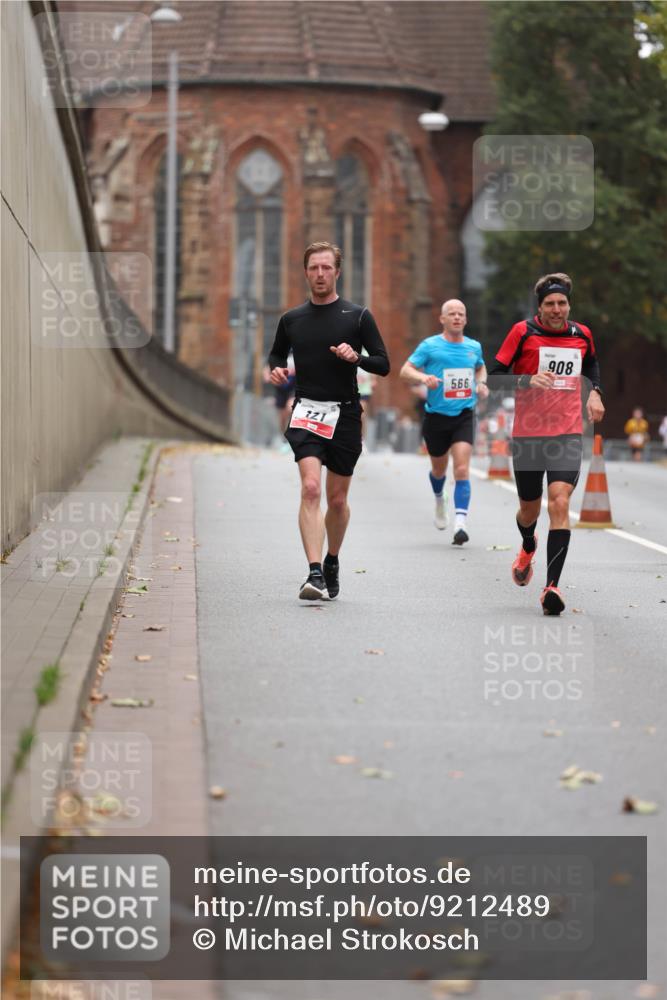 05.10.2025 - 20. swb-Marathon Bremen Michael Strokosch http://msf.ph/oto/9212489 05.10.2025 12:20:03 Laufen 121, 566, 908 meine-sportfotos.de