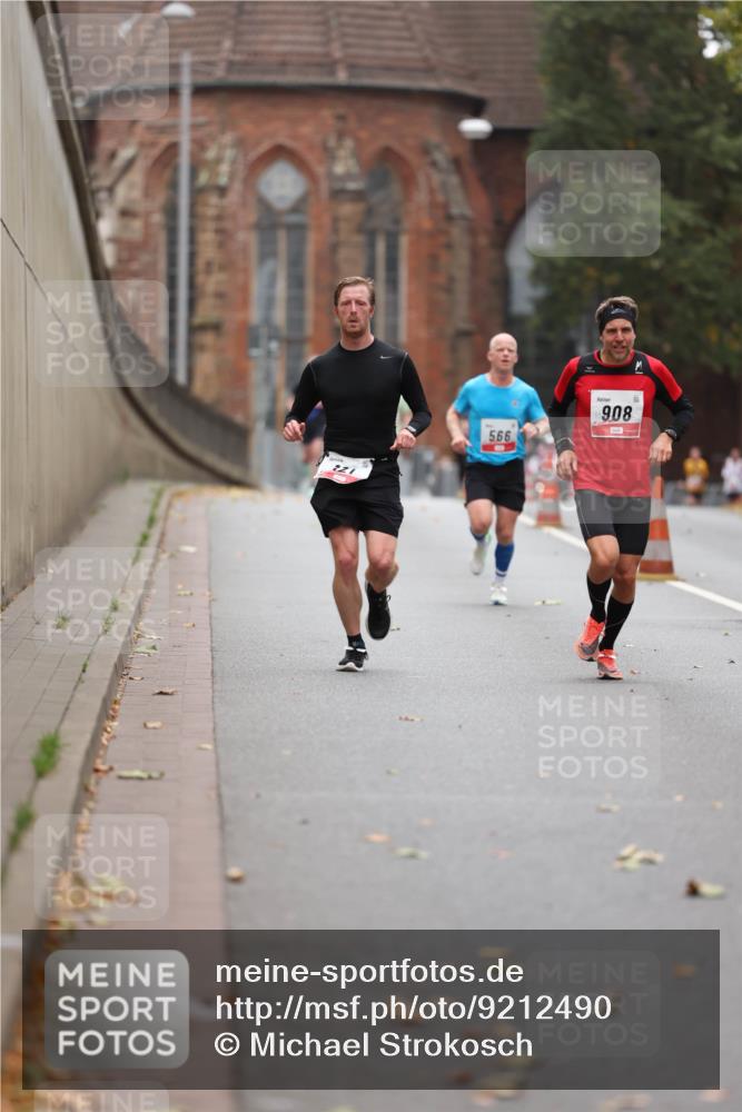 05.10.2025 - 20. swb-Marathon Bremen Michael Strokosch http://msf.ph/oto/9212490 05.10.2025 12:20:03 Laufen 566, 908 meine-sportfotos.de