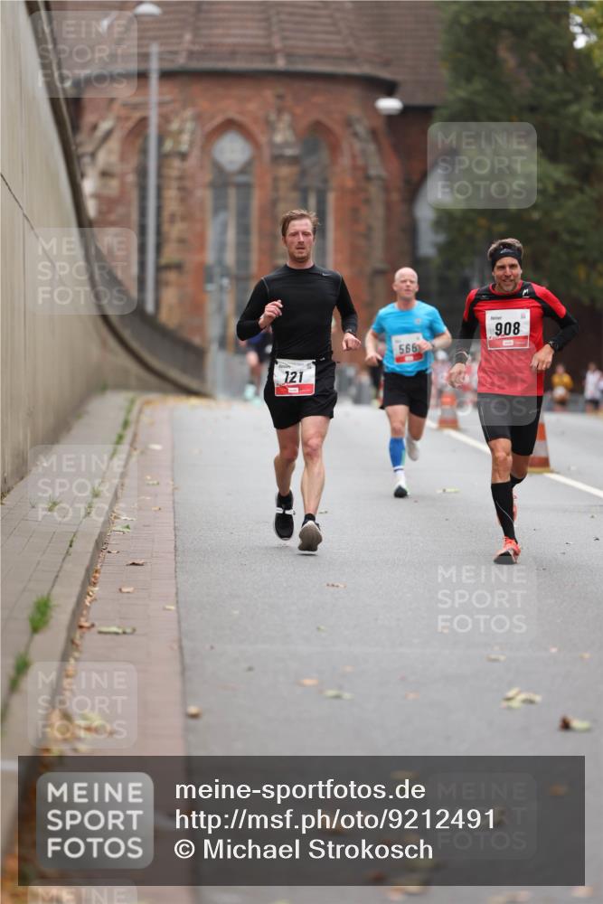 05.10.2025 - 20. swb-Marathon Bremen Michael Strokosch http://msf.ph/oto/9212491 05.10.2025 12:20:03 Laufen 121, 566, 908 meine-sportfotos.de