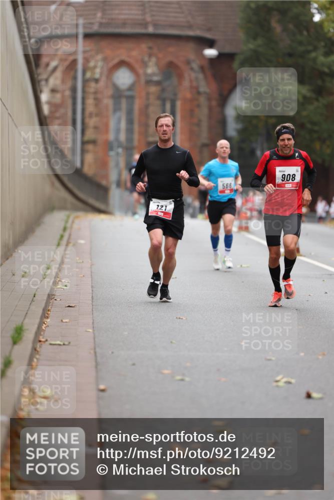 05.10.2025 - 20. swb-Marathon Bremen Michael Strokosch http://msf.ph/oto/9212492 05.10.2025 12:20:03 Laufen 121, 566, 908 meine-sportfotos.de