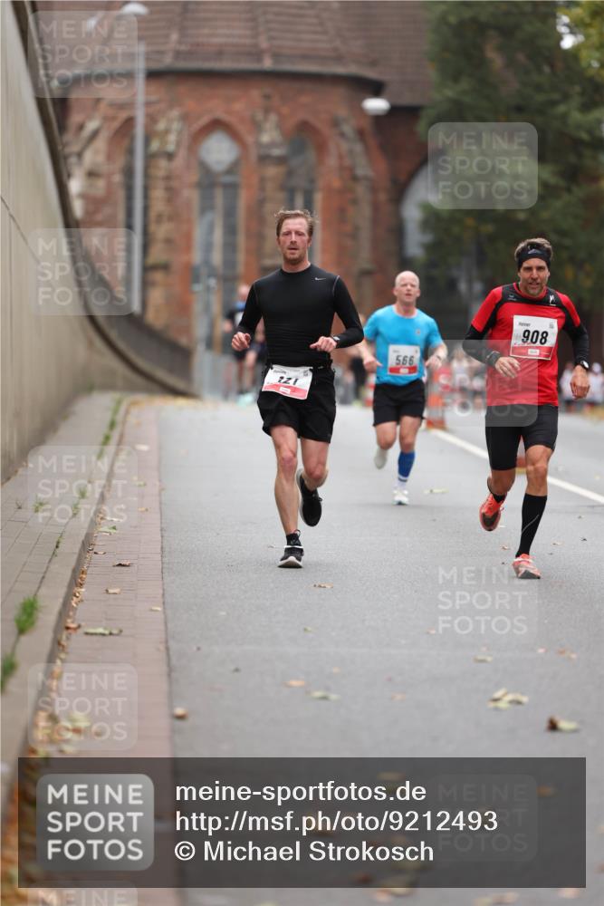 05.10.2025 - 20. swb-Marathon Bremen Michael Strokosch http://msf.ph/oto/9212493 05.10.2025 12:20:04 Laufen 121, 566, 908 meine-sportfotos.de