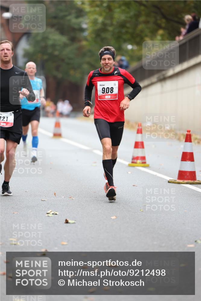 05.10.2025 - 20. swb-Marathon Bremen Michael Strokosch http://msf.ph/oto/9212498 05.10.2025 12:20:05 Laufen 121, 908 meine-sportfotos.de