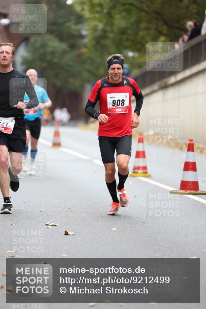 05.10.2025 - 20. swb-Marathon Bremen Michael Strokosch http://msf.ph/oto/9212499 05.10.2025 12:20:06 Laufen 908 meine-sportfotos.de