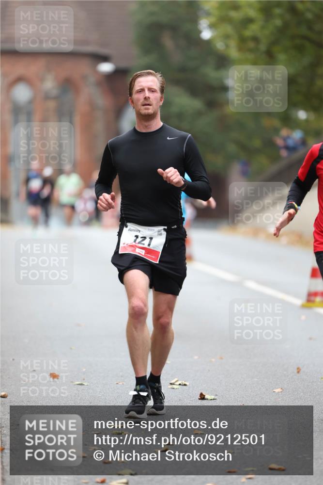05.10.2025 - 20. swb-Marathon Bremen Michael Strokosch http://msf.ph/oto/9212501 05.10.2025 12:20:07 Laufen 01379, 121 meine-sportfotos.de