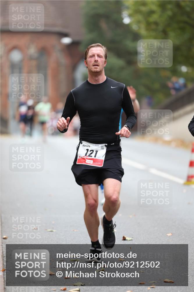 05.10.2025 - 20. swb-Marathon Bremen Michael Strokosch http://msf.ph/oto/9212502 05.10.2025 12:20:07 Laufen 01379, 121 meine-sportfotos.de