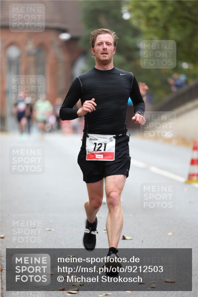 05.10.2025 - 20. swb-Marathon Bremen Michael Strokosch http://msf.ph/oto/9212503 05.10.2025 12:20:07 Laufen 01379, 121 meine-sportfotos.de