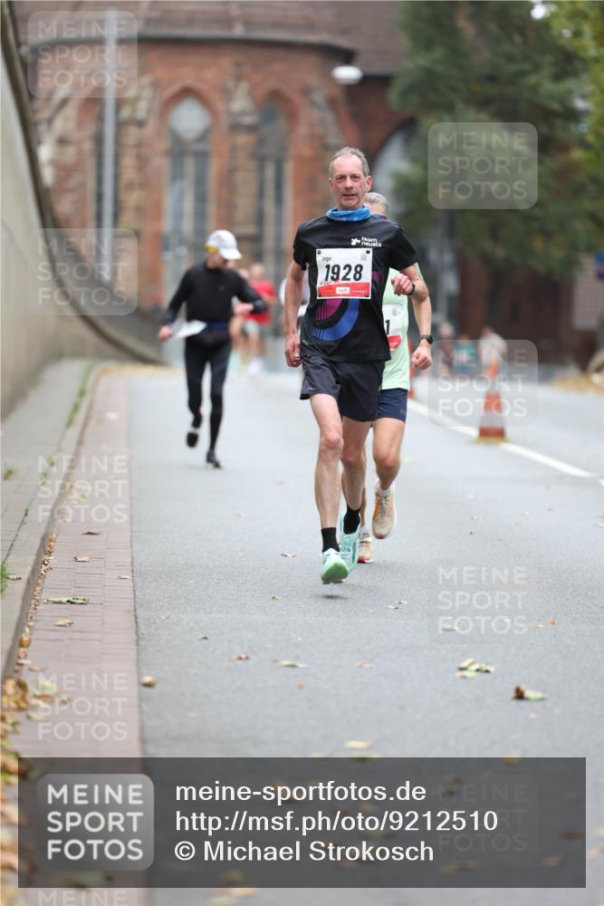 05.10.2025 - 20. swb-Marathon Bremen Michael Strokosch http://msf.ph/oto/9212510 05.10.2025 12:20:18 Laufen 1928 meine-sportfotos.de