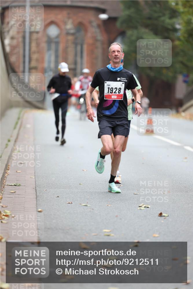 05.10.2025 - 20. swb-Marathon Bremen Michael Strokosch http://msf.ph/oto/9212511 05.10.2025 12:20:19 Laufen 1928 meine-sportfotos.de