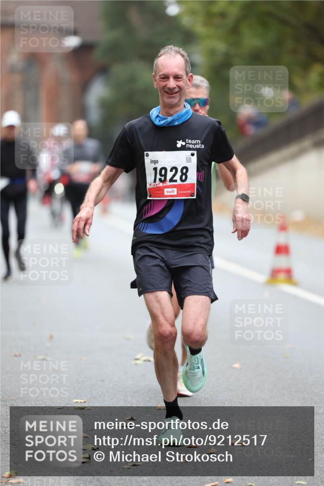 05.10.2025 - 20. swb-Marathon Bremen Michael Strokosch http://msf.ph/oto/9212517 05.10.2025 12:20:21 Laufen 1928 meine-sportfotos.de