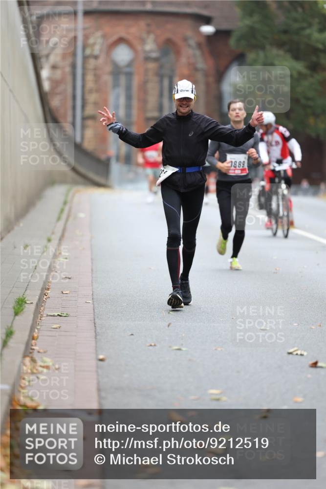 05.10.2025 - 20. swb-Marathon Bremen Michael Strokosch http://msf.ph/oto/9212519 05.10.2025 12:20:22 Laufen 889 meine-sportfotos.de