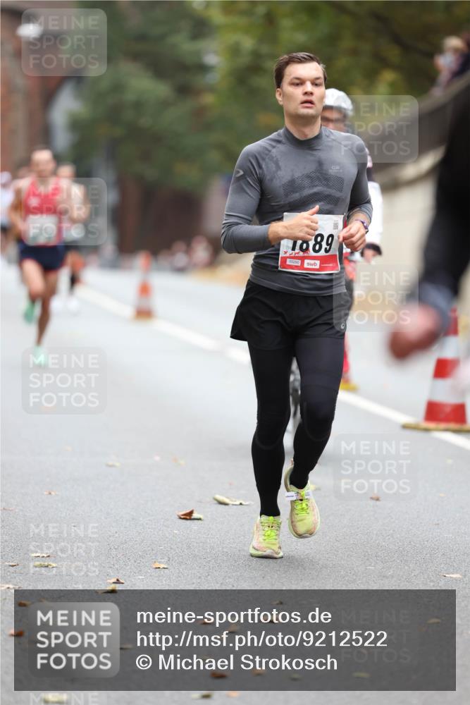 05.10.2025 - 20. swb-Marathon Bremen Michael Strokosch http://msf.ph/oto/9212522 05.10.2025 12:20:26 Laufen 1889, 00290 meine-sportfotos.de