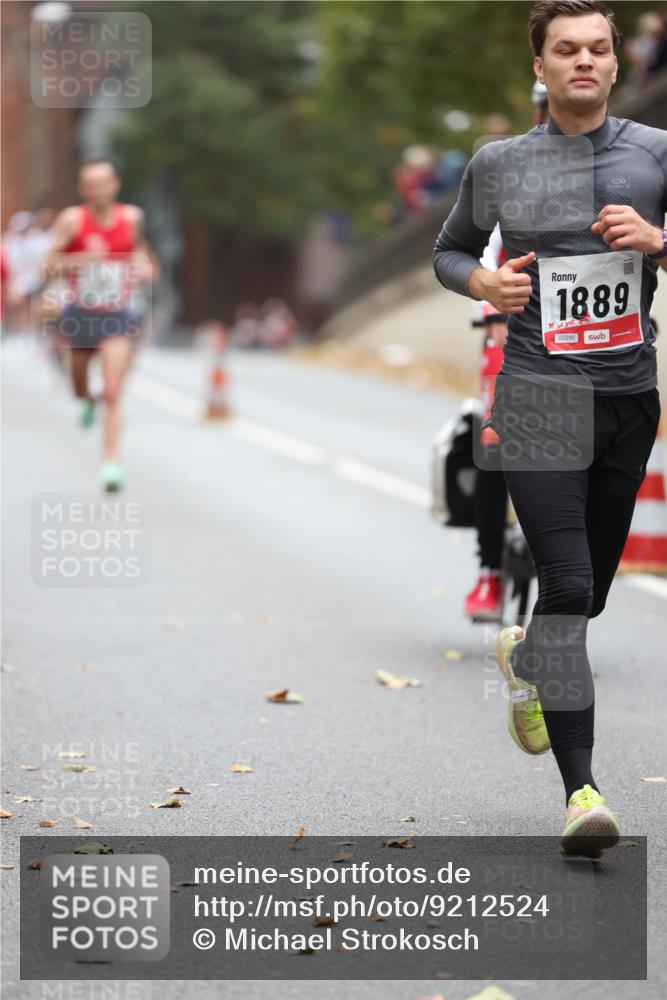 05.10.2025 - 20. swb-Marathon Bremen Michael Strokosch http://msf.ph/oto/9212524 05.10.2025 12:20:27 Laufen 1889, 00290 meine-sportfotos.de