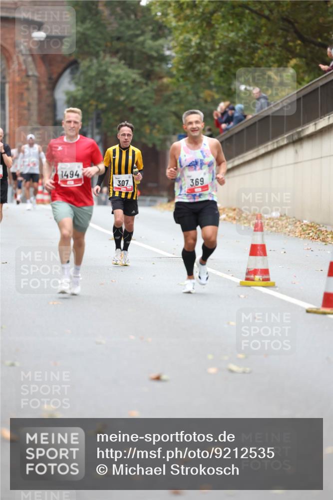 05.10.2025 - 20. swb-Marathon Bremen Michael Strokosch http://msf.ph/oto/9212535 05.10.2025 12:20:33 Laufen 1494, 307, 369 meine-sportfotos.de